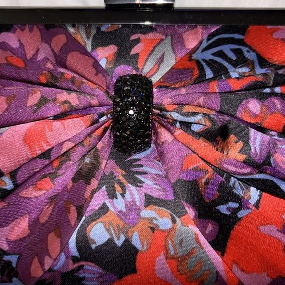 DUNE BRAND RED BLACK FLORAL SATIN CLITCH WITH BLING ADORNMENT SNAP CLOSURE - Picture 3 of 12